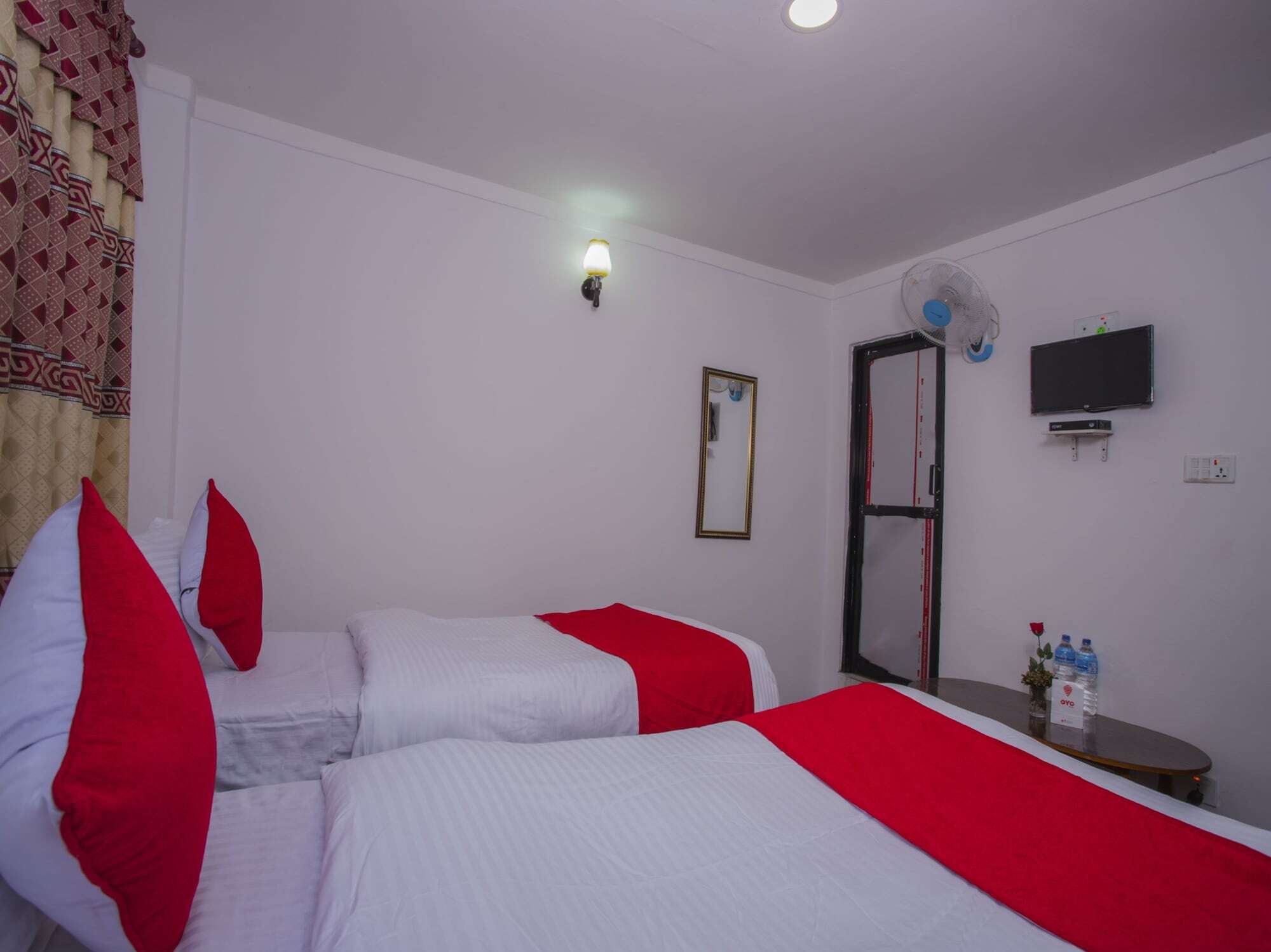 Oyo 276 White Orchid Resort Катманду Екстериор снимка