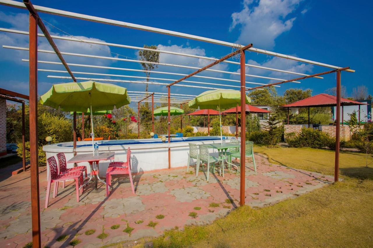 Oyo 276 White Orchid Resort Катманду Екстериор снимка