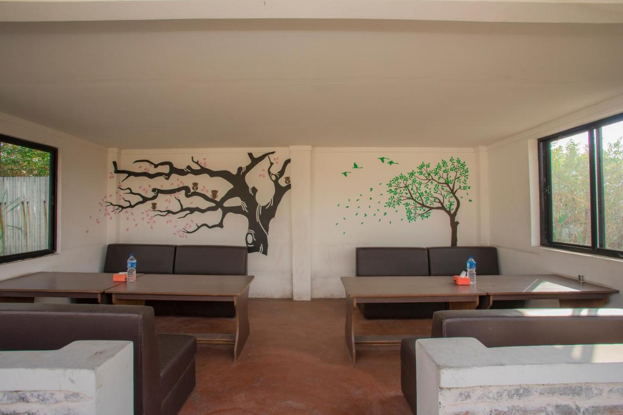 Oyo 276 White Orchid Resort Катманду Екстериор снимка