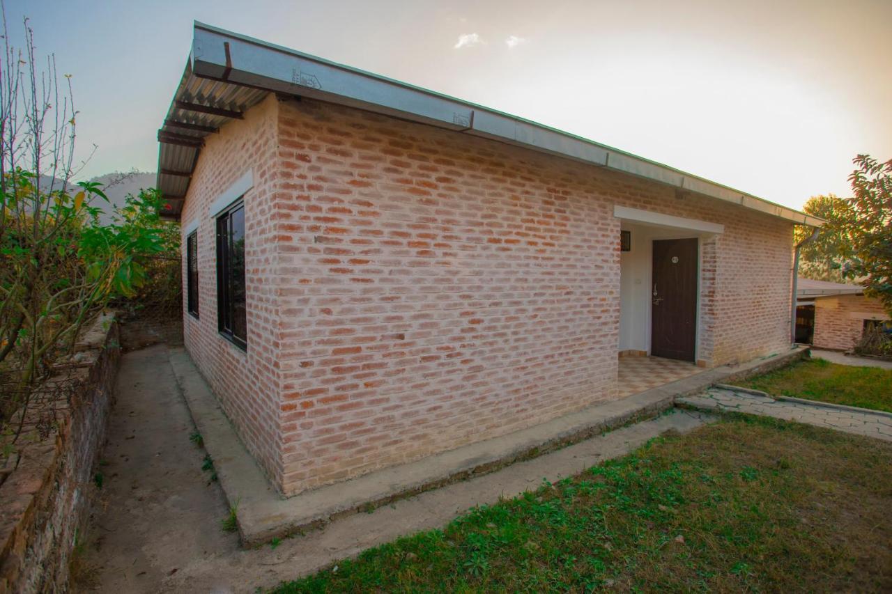 Oyo 276 White Orchid Resort Катманду Екстериор снимка