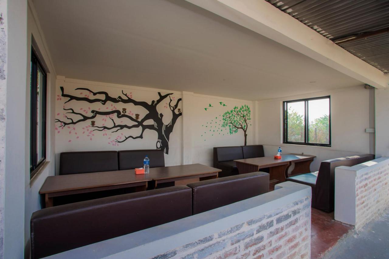 Oyo 276 White Orchid Resort Катманду Екстериор снимка