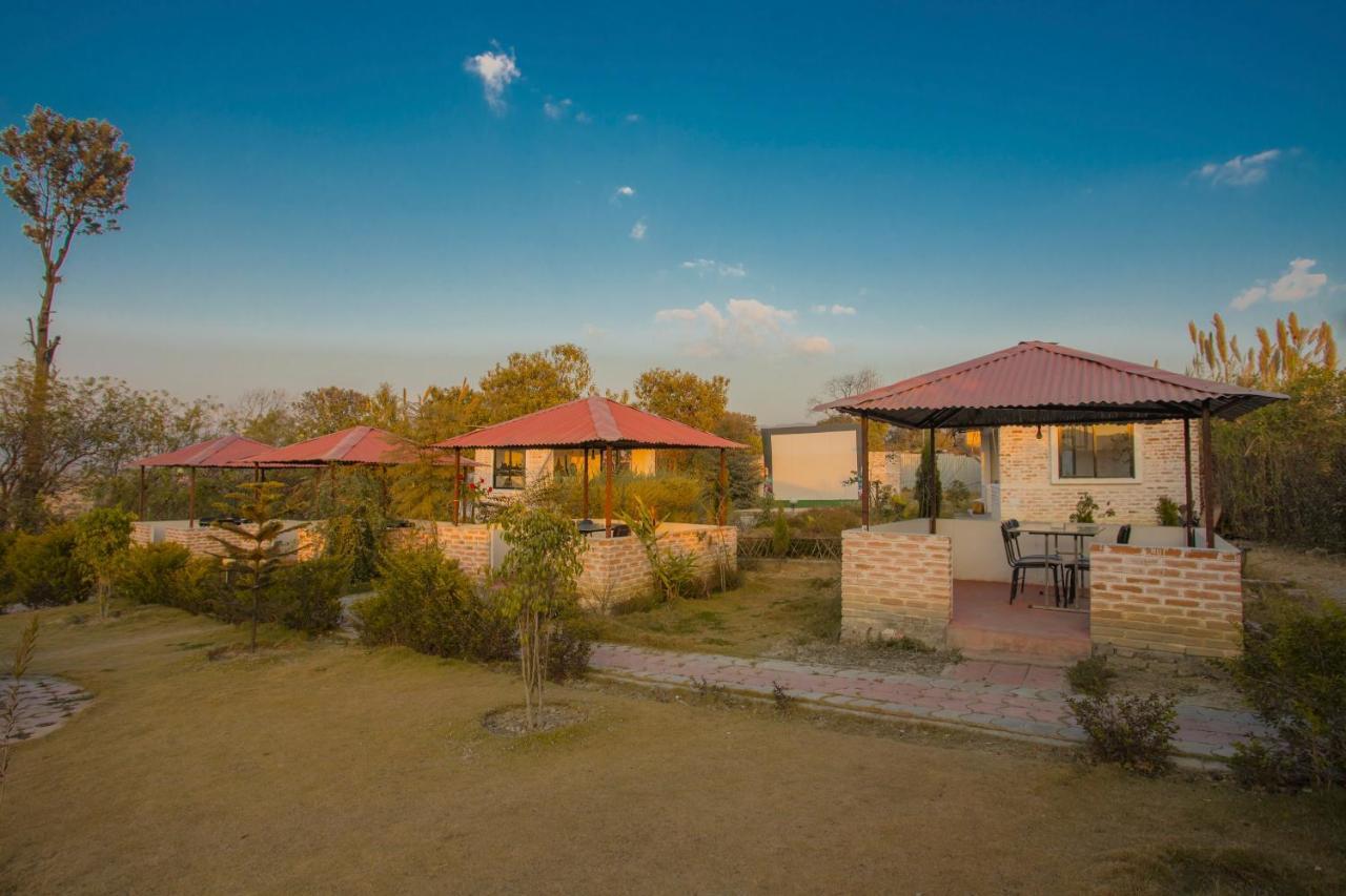 Oyo 276 White Orchid Resort Катманду Екстериор снимка